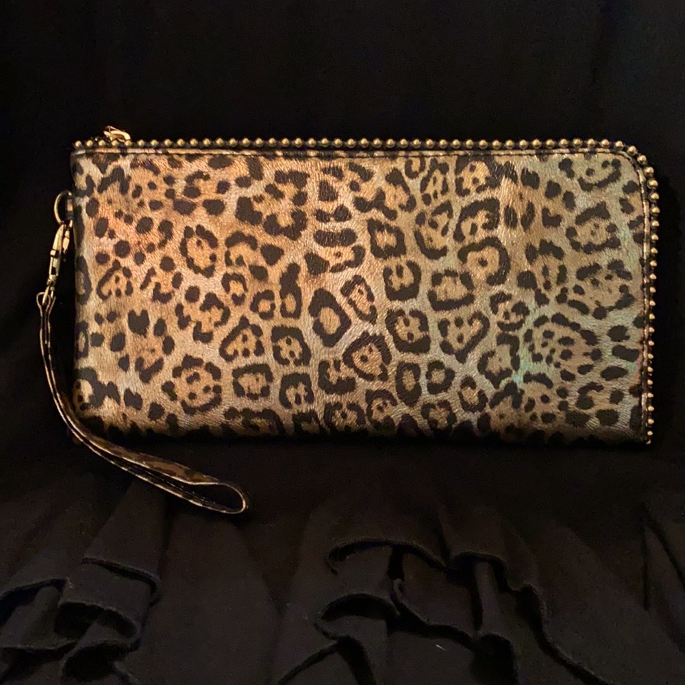 NWOT Leopard wristlet.